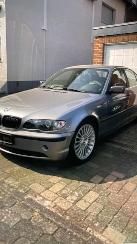 Silber Gebraucht 2004 BMW 318 Limousine | 1.499 € (Superpreis) - Bild 1/4