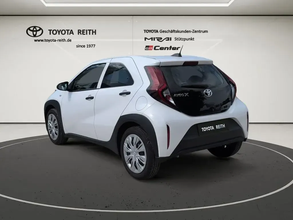 Gebraucht Toyota Aygo X Basis 72 PS (52 kW) 2023 Schneeweiß SUV
