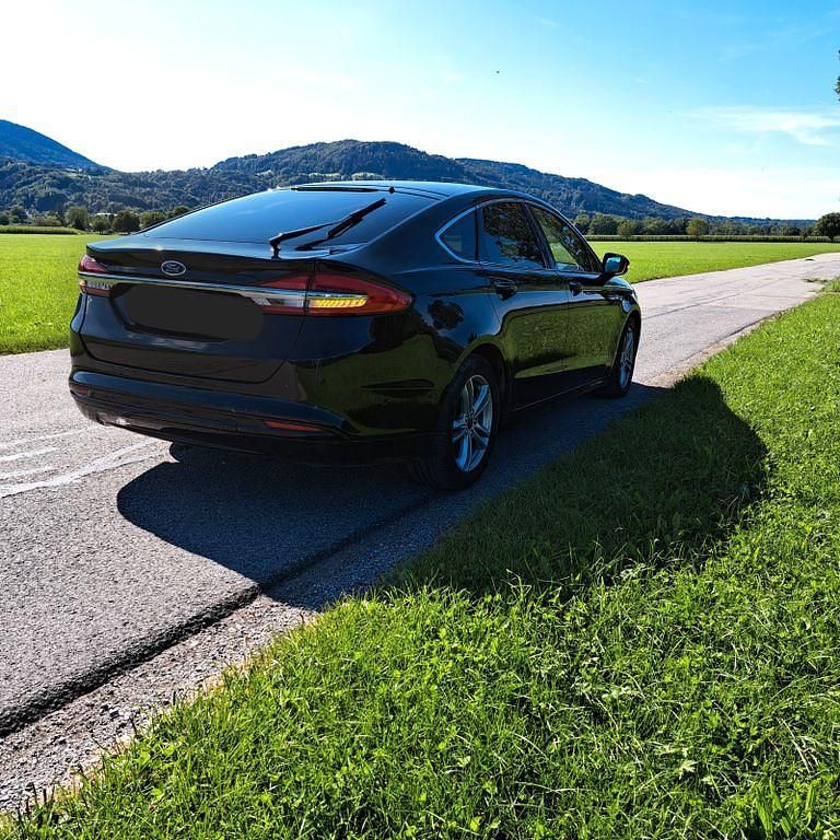 Gebraucht Ford Mondeo Titanium 150 PS (110 kW) 2020 Schwarz Limousine