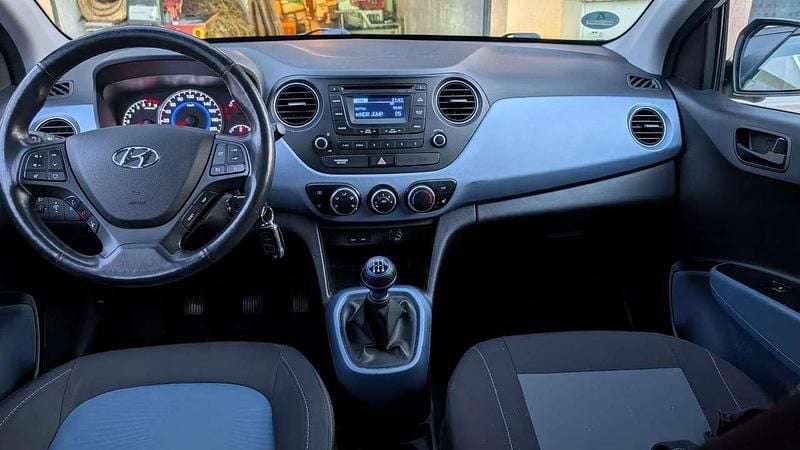 Gebraucht Hyundai i10 67 PS (49 kW) 2014 Weiß Kleinwagen