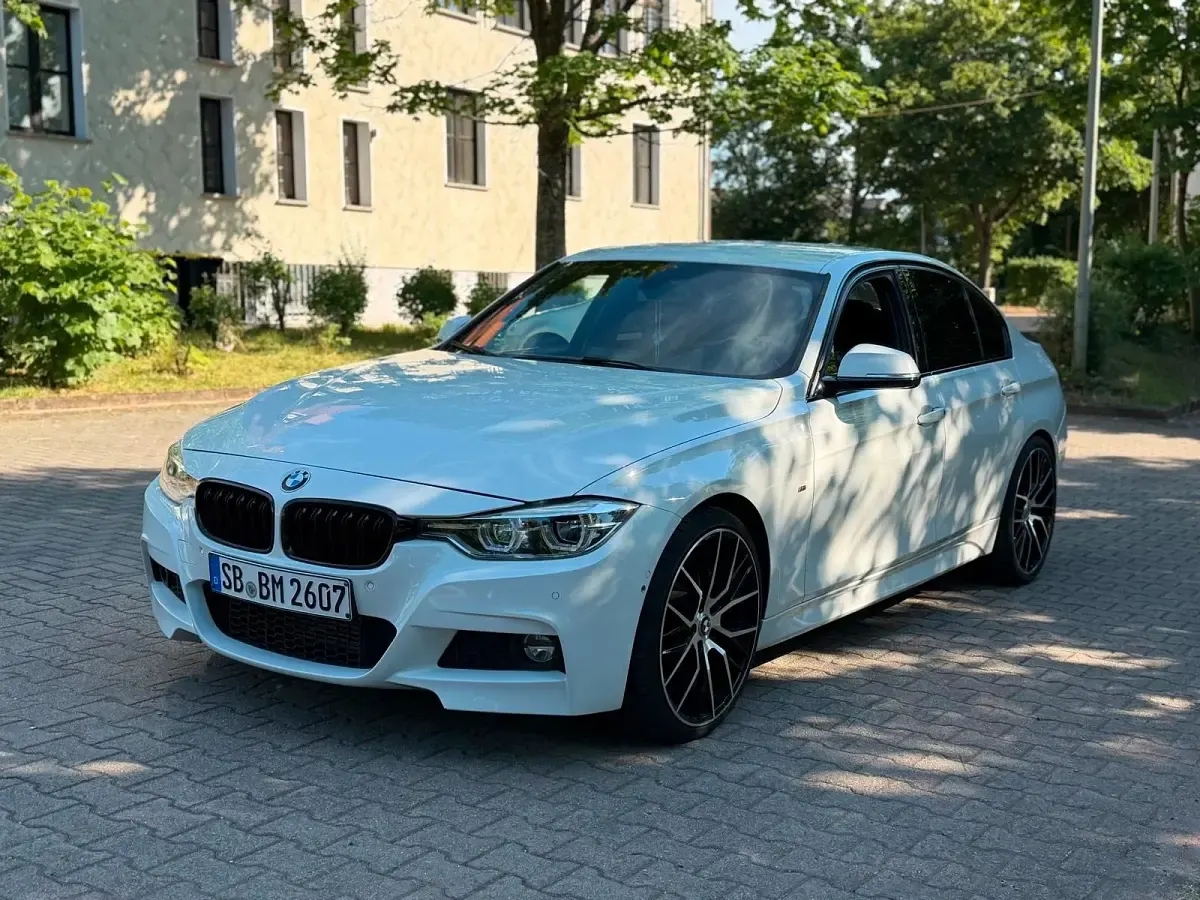 Gebraucht BMW 320 M Sport 190 PS (139 kW) 2017 Weiß Limousine
