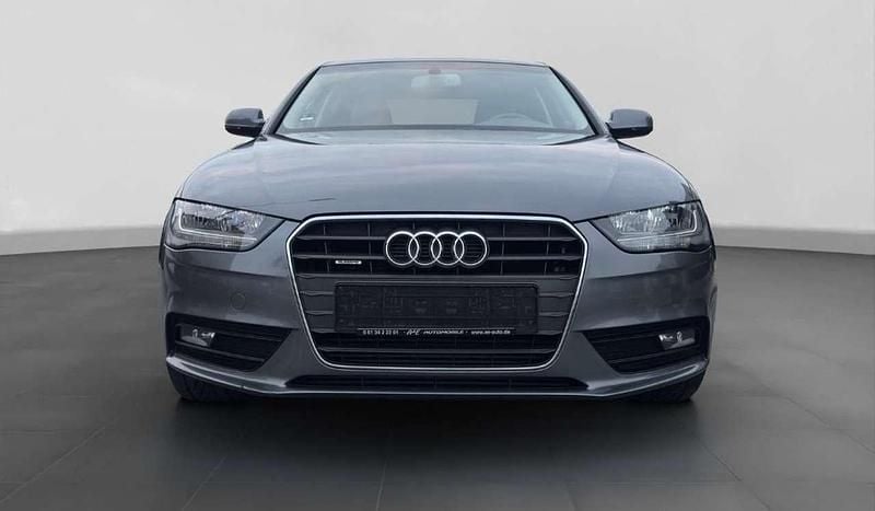 Grau Gebraucht 2012 Audi A4 Limousine | 13.400 € (Teuer) - Bild 1/4
