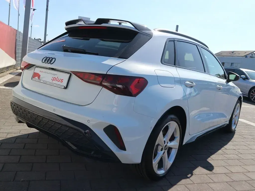 Gebraucht Audi A3 S-Line 272 PS (200 kW) 2025 Gletscherweiß metallic Limousine