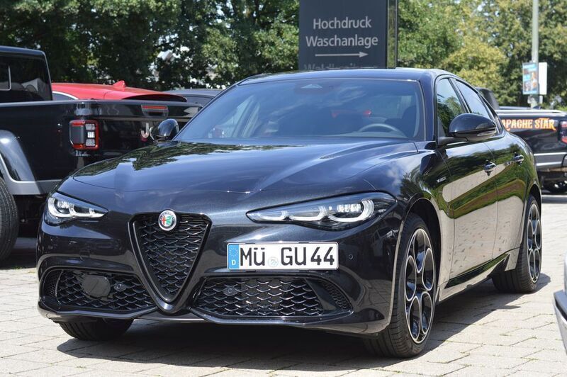 Schwarz Gebraucht 2024 Alfa Romeo Giulia Premium Limousine | 54.900 € - Bild 1/4