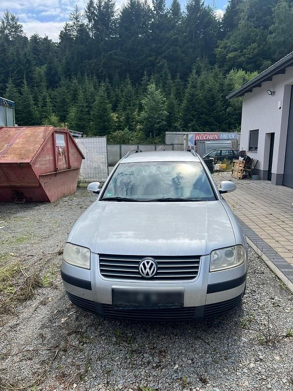 Grau Gebraucht 2004 VW Passat Limousine | 1.700 € (Guter Preis) - Bild 1/4