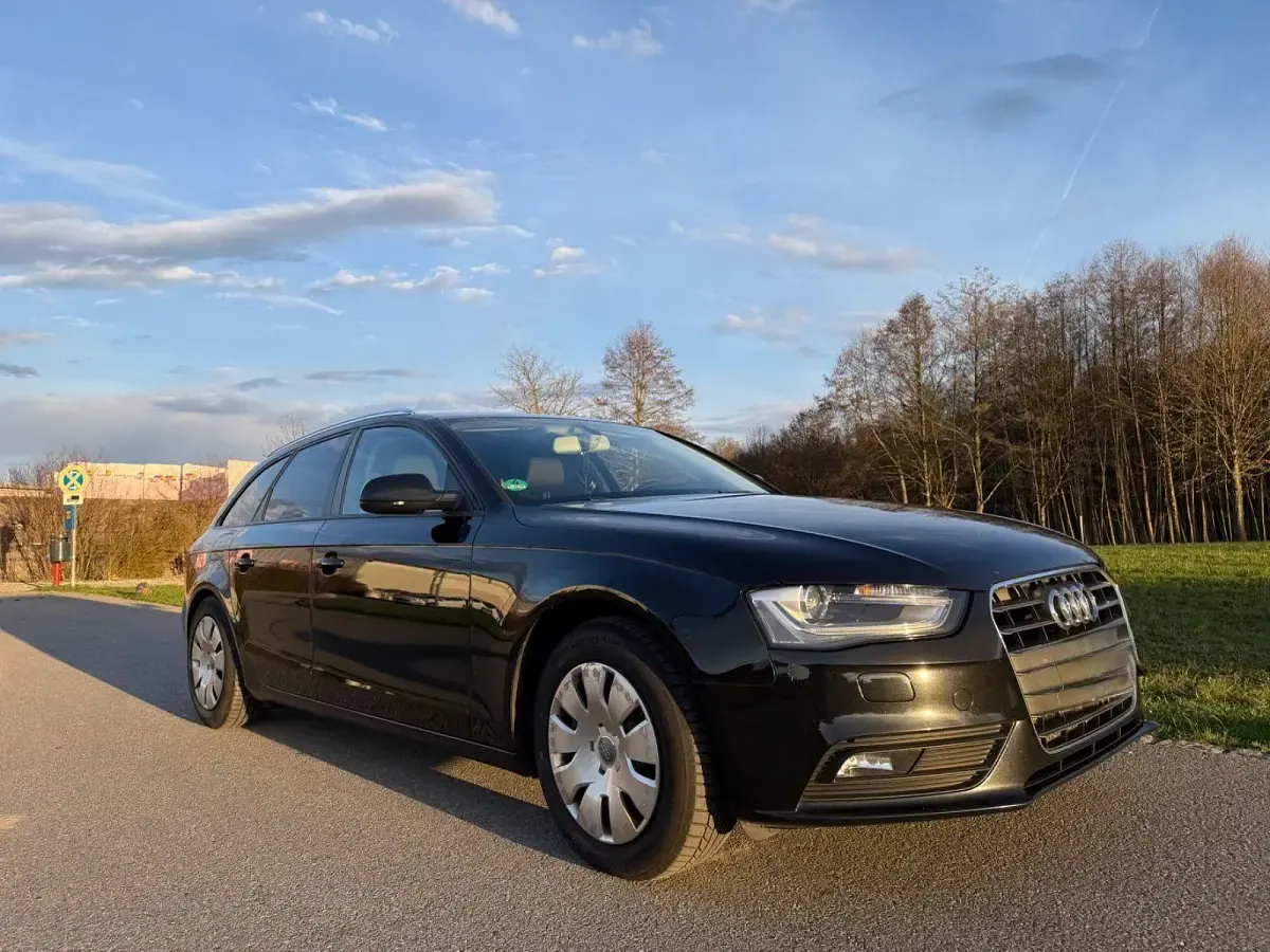Używany Audi A4 Attraction 150 KM (110 kW) 2013 Czarny Kombi