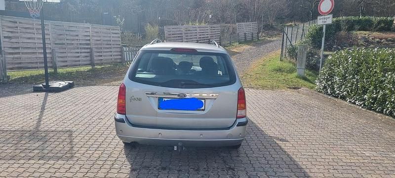 Gebraucht Ford Focus Ghia 116 PS (85 kW) 2003 Grau Limousine