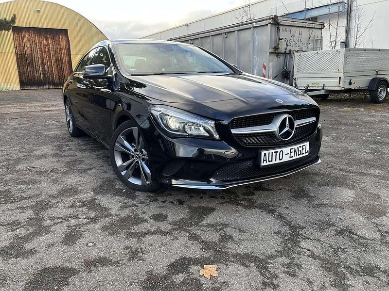 Gebraucht Mercedes CLA180 Urban 122 PS (89 kW) 2019 Kosmosschwarz  metalliclack Limousine