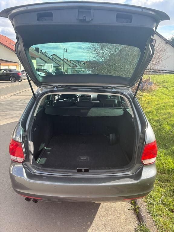 Gebraucht VW Golf VI Highline 140 PS (102 kW) 2011 Grau Kleinwagen