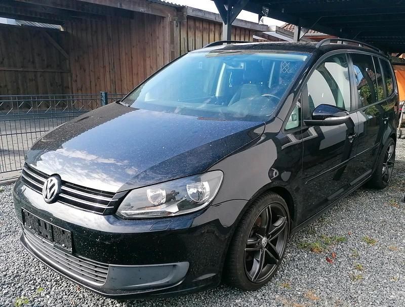 Schwarz Gebraucht 2011 VW Touran Van / Kleinbus | 5.999 € (Etwas zu teuer) - Bild 1/4