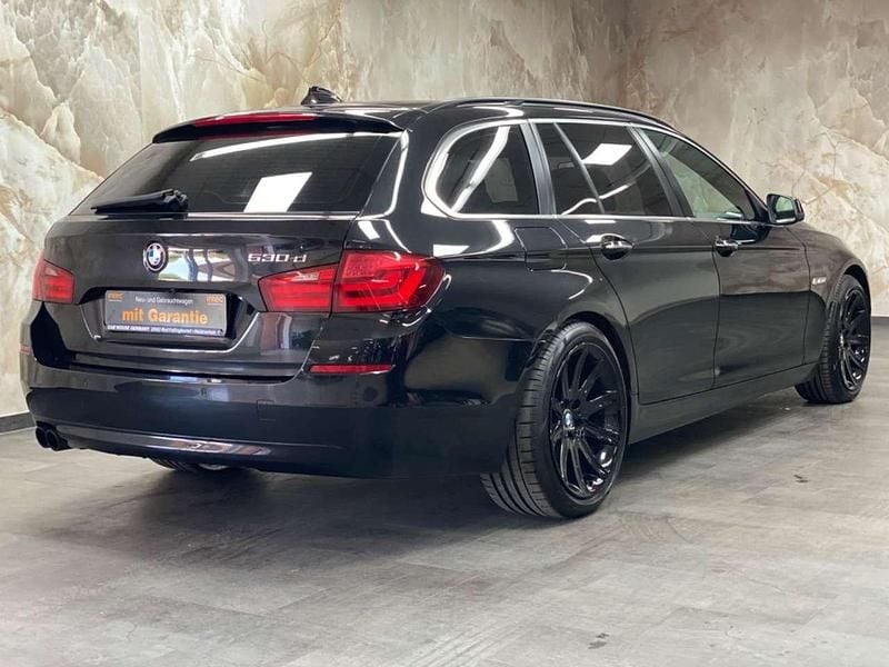 Gebraucht BMW 530 245 PS (180 kW) 2010 Schwarz Kombi