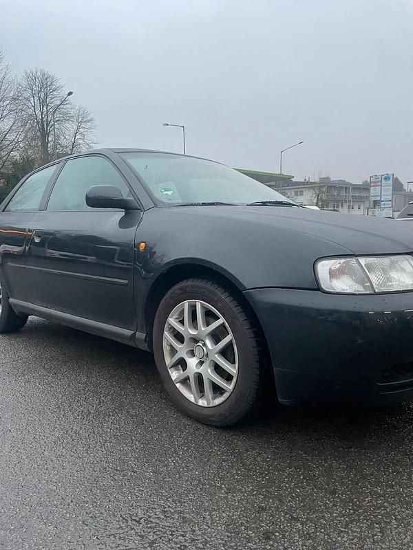 Gebraucht Audi A3 101 PS (74 kW) 1997 Schwarz Kleinwagen