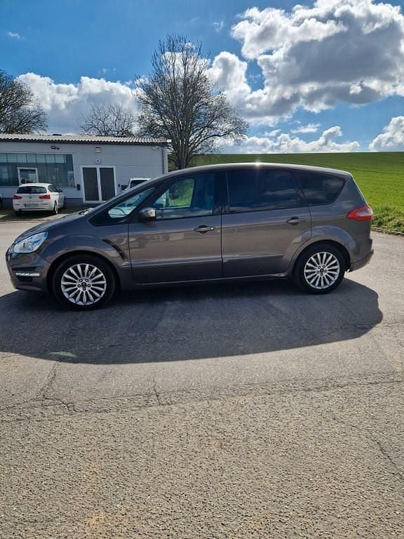 Gebraucht Ford S-MAX Champions Edition 160 PS (117 kW) 2012 Braun Van / Kleinbus