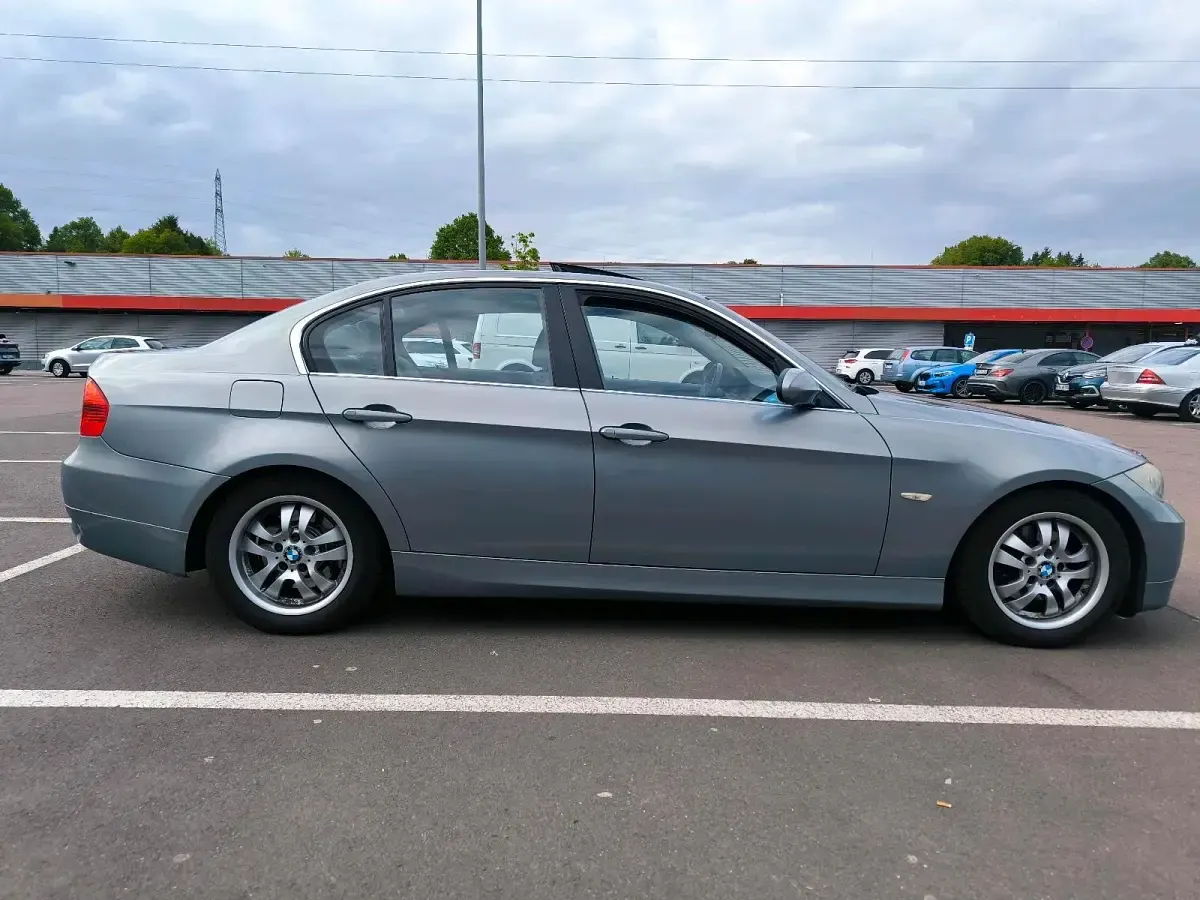 Gebraucht BMW 325 218 PS (160 kW) 2005 Grau Limousine