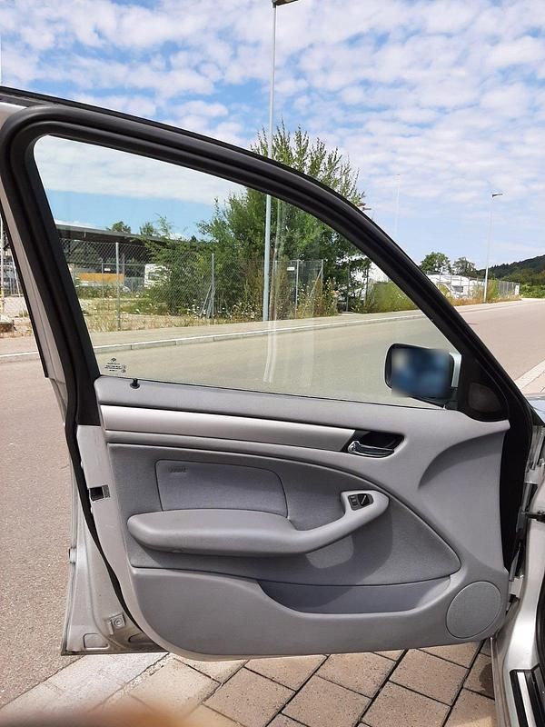 Gebraucht BMW 330 204 PS (150 kW) 2003 Silber Kombi