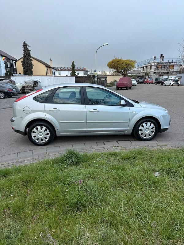 Gebraucht Ford Focus 101 PS (74 kW) 2006 Silber Kleinwagen