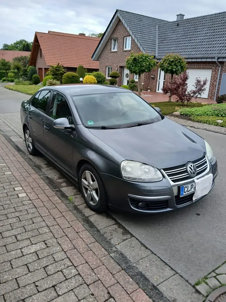 Gebraucht VW Jetta 105 PS (77 kW) 2009 Silber Limousine
