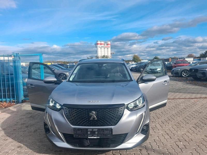 Grau Gebraucht 2021 Peugeot 2008 Allure SUV | 14.350 € (Superpreis) - Bild 1/4