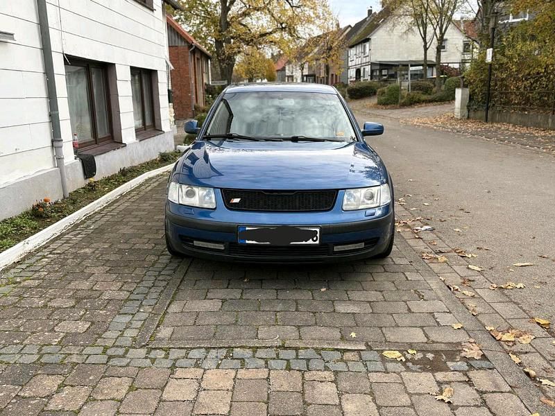 Blau Gebraucht 2000 VW Passat Limousine | 2.000 € (Fairer Preis) - Bild 1/4