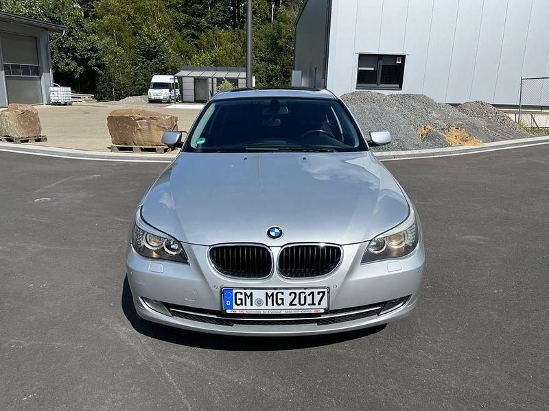 Gebraucht BMW 520 163 PS (119 kW) 2007 Silber Limousine