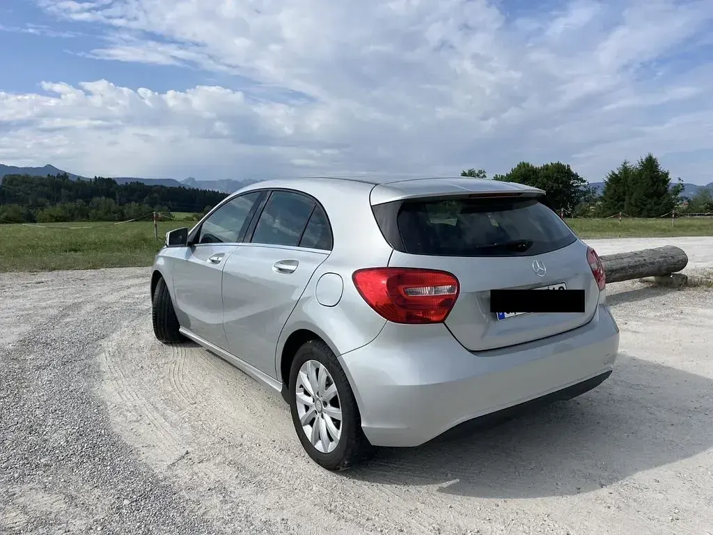 Gebraucht Mercedes A180 122 PS (89 kW) 2013 Silber Kleinwagen