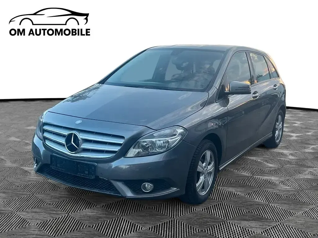 Gebraucht Mercedes B180 122 PS (89 kW) 2013 Grau Kleinwagen