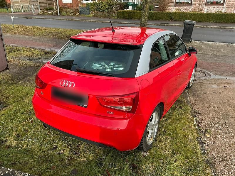 Gebraucht Audi A1 Ambiente 105 PS (77 kW) 2011 Rot Kleinwagen