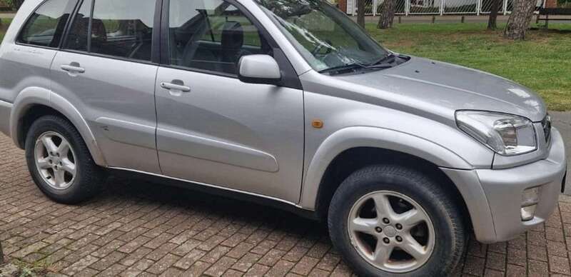 Silber Gebraucht 2002 Toyota RAV4 SUV | 2.950 € (Guter Preis) - Bild 1/4