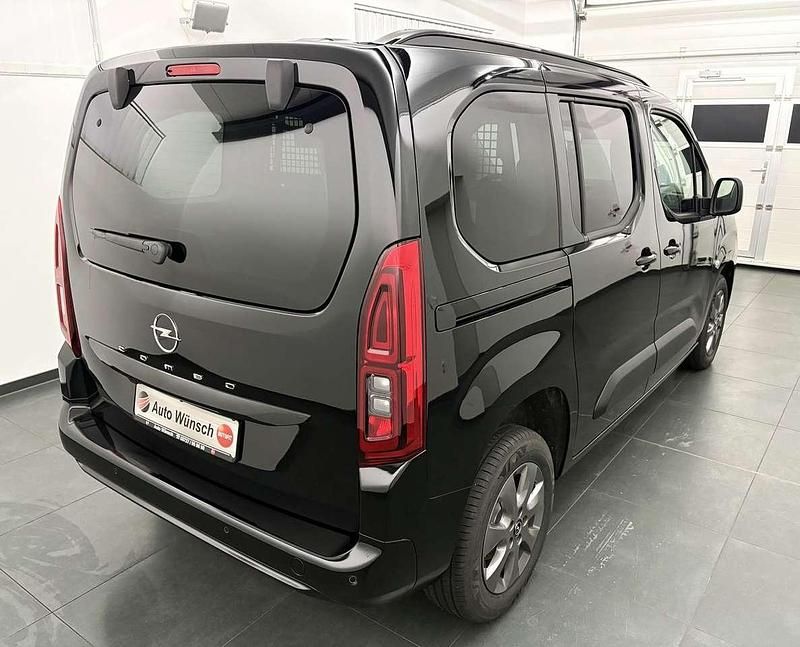 Neu Opel Combo Life Edition 131 PS (96 kW) 2025 Schwarz Van / Kleinbus