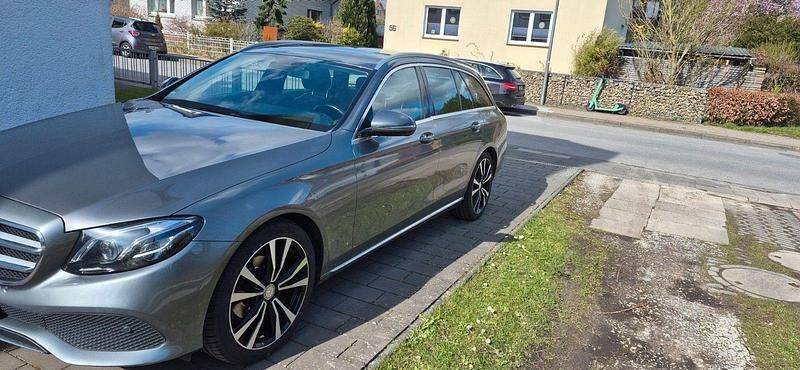Gebraucht Mercedes E220 Avantgarde 194 PS (142 kW) 2017 Grau Kombi
