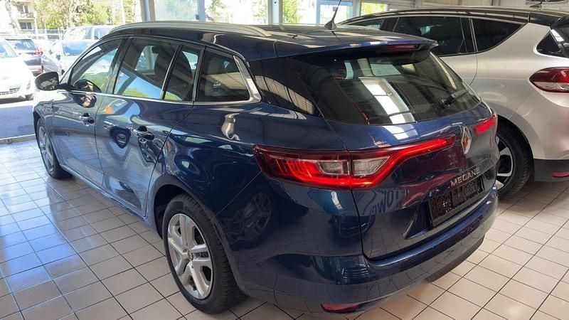 Gebraucht Renault Mégane IV Business 140 PS (102 kW) 2019 Blau Limousine