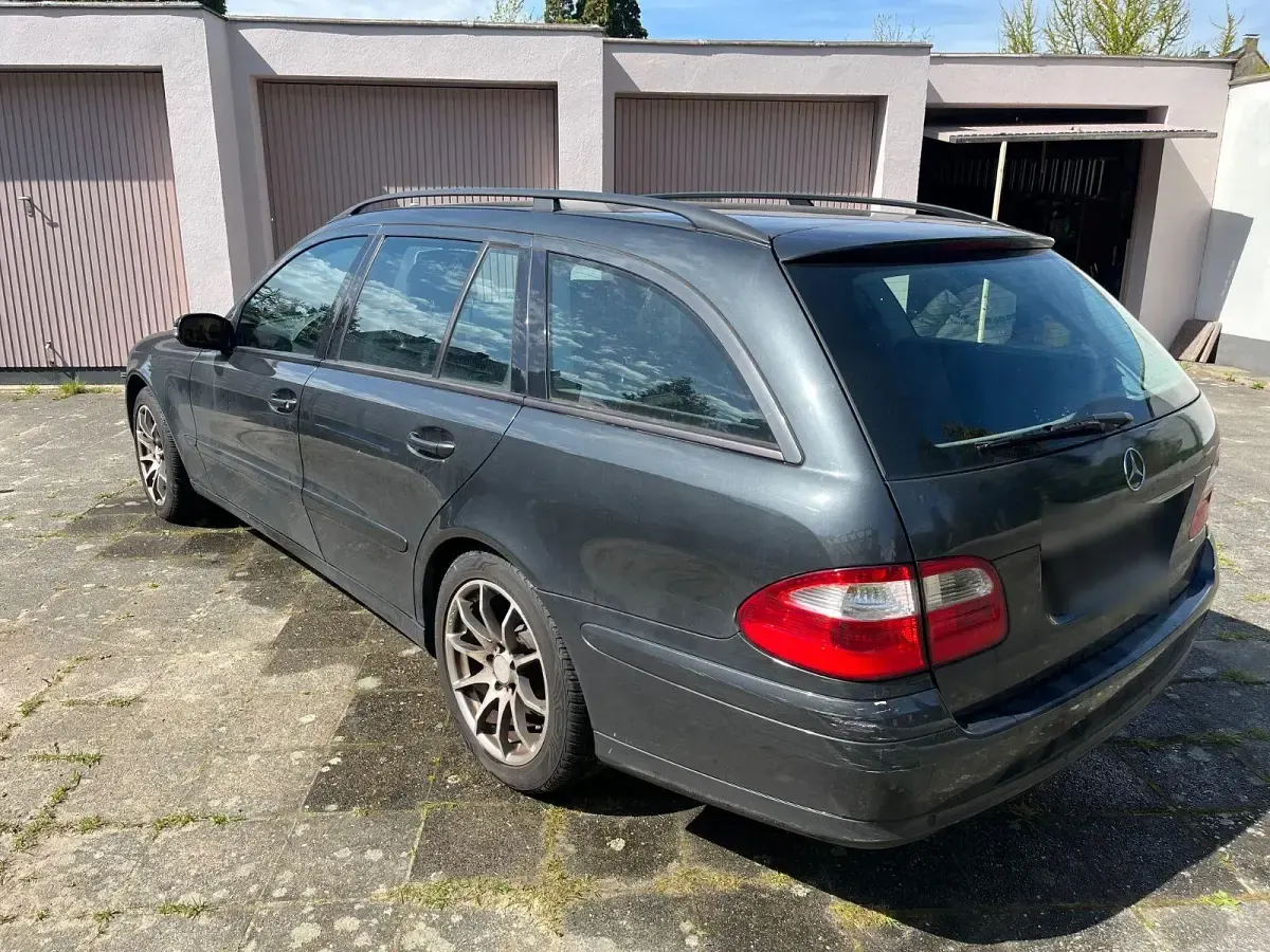 Second-hand Mercedes E320 Classic 224 CP (164 kW) 2003 Gri Berlinǎ