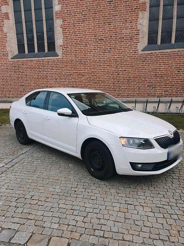 Gebraucht Skoda Octavia 130 PS (95 kW) 2016 Weiß Kleinwagen