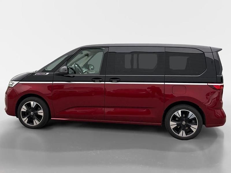 Second-hand VW Multivan Style 150 CP (110 kW) 2024 Roșu Monovolum