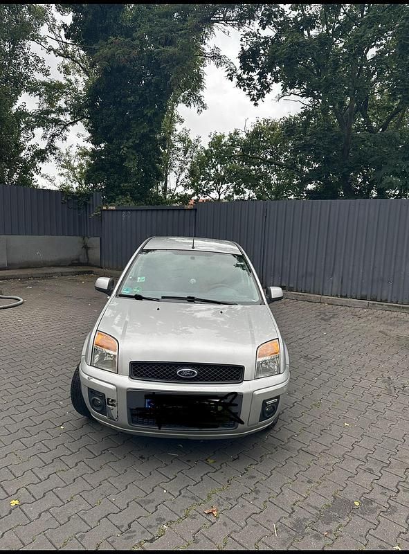 Silber Gebraucht 2011 Ford Fusion Kleinwagen | 2.000 € - Bild 1/4