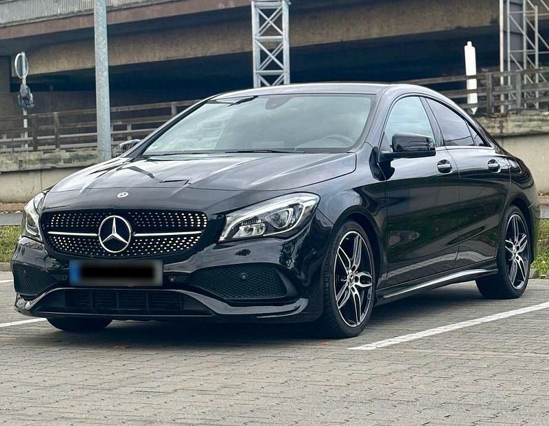 Gebraucht Mercedes CLA180 122 PS (89 kW) 2017 Schwarz Limousine