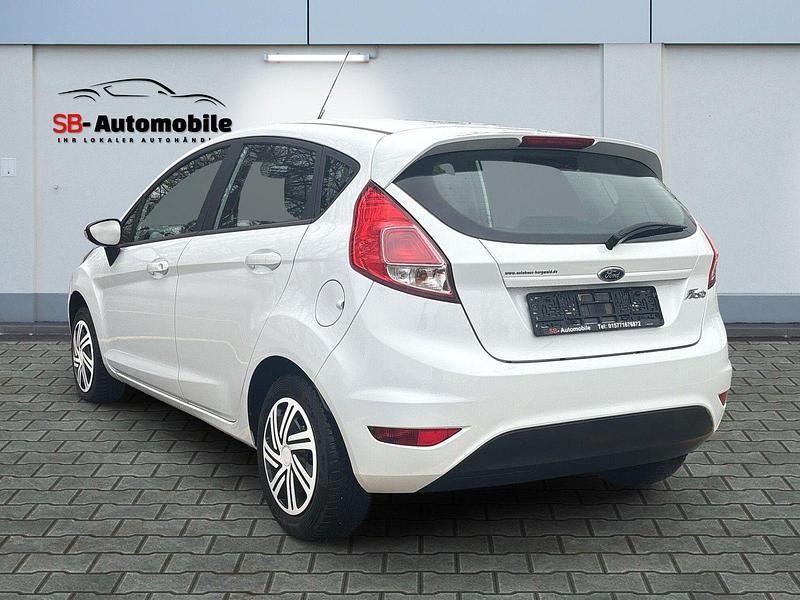 Gebraucht Ford Fiesta 80 PS (58 kW) 2015 Weiß Limousine