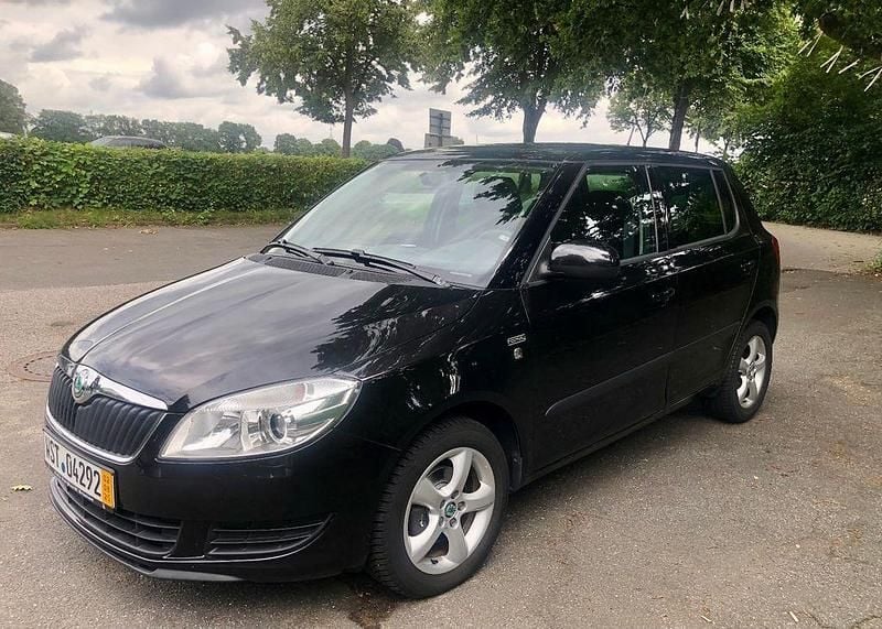Schwarz Gebraucht 2011 Skoda Fabia Ambiente Kombi | 5.500 € (Fairer Preis) - Bild 1/4