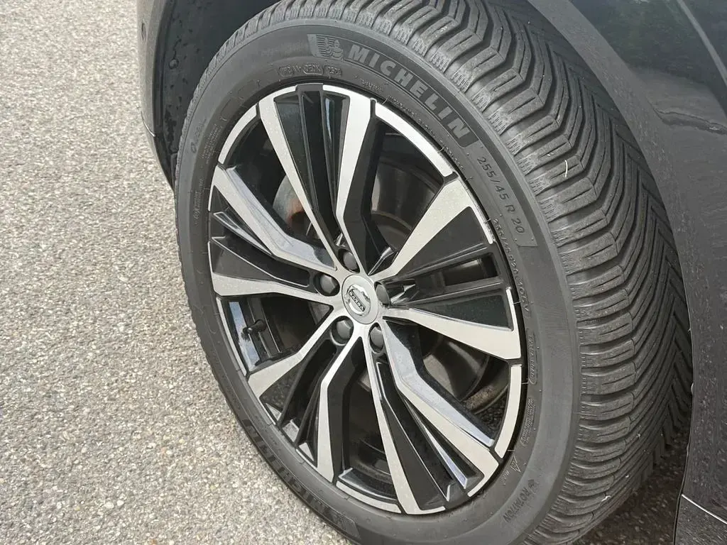 Gebraucht Volvo XC60 197 PS (144 kW) 2022 Schwarz SUV