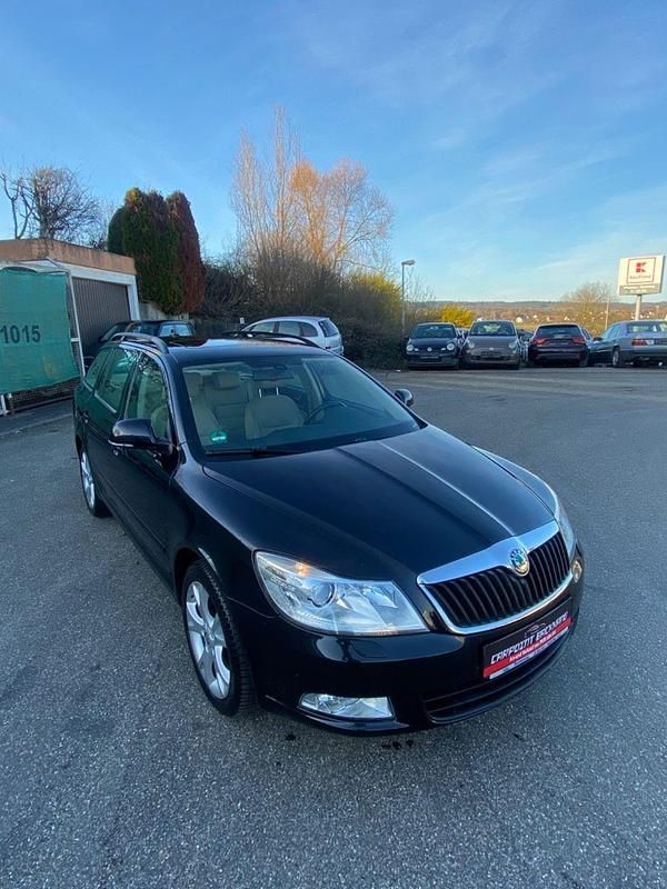 Gebraucht Skoda Octavia Elegance 105 PS (77 kW) 2011 Schwarz Kombi