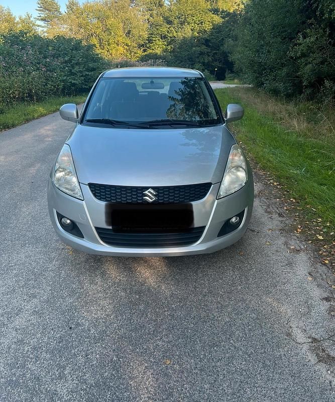 Silber Gebraucht 2010 Suzuki Swift Comfort Limousine | 3.800 € (Fairer Preis) - Bild 1/4