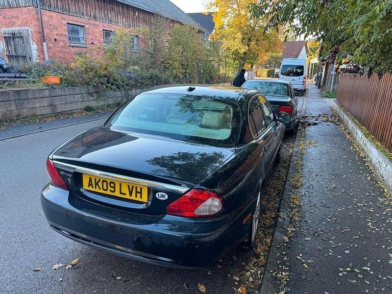 Schwarz Gebraucht 2009 Jaguar X-type Classic Limousine | 1.600 € - Bild 1/4