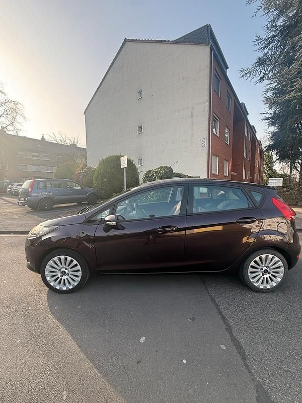 Gebraucht Ford Fiesta 81 PS (59 kW) 2010 Andere farben Kleinwagen