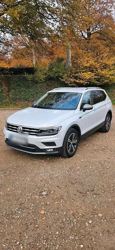 Weiß Gebraucht 2018 VW Tiguan Allspace Highline SUV | 22.900 € (Fairer Preis) - Bild 1/4