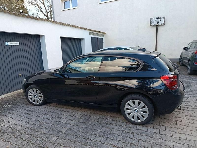 Gebraucht BMW 114 102 PS (75 kW) 2014 Schwarz Kleinwagen