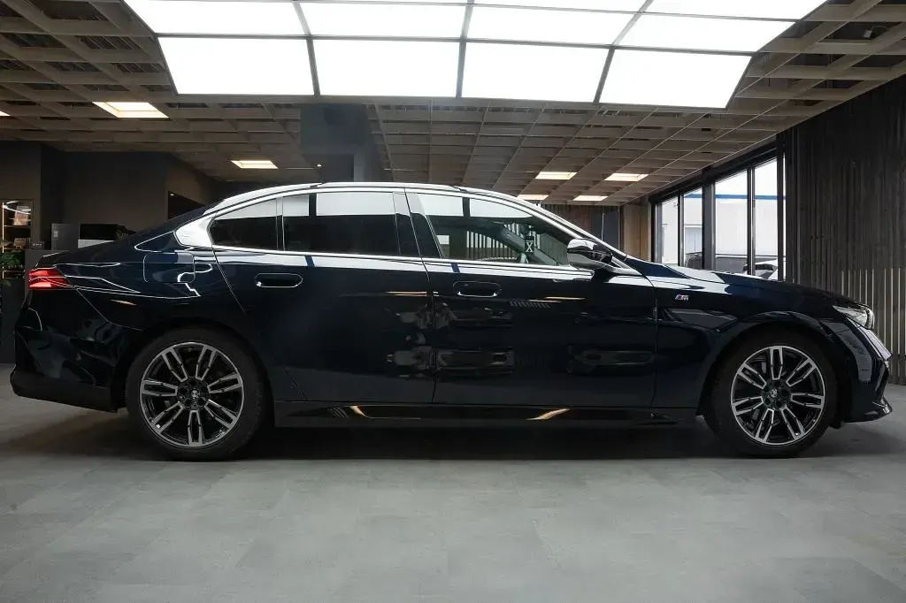 Gebraucht BMW 520 M Sport 197 PS (144 kW) 2024 Schwarz Limousine