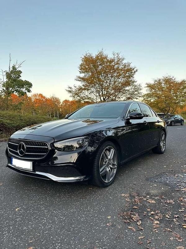 Schwarz Gebraucht 2021 Mercedes E400 Limousine | 32.000 € (Guter Preis) - Bild 1/4