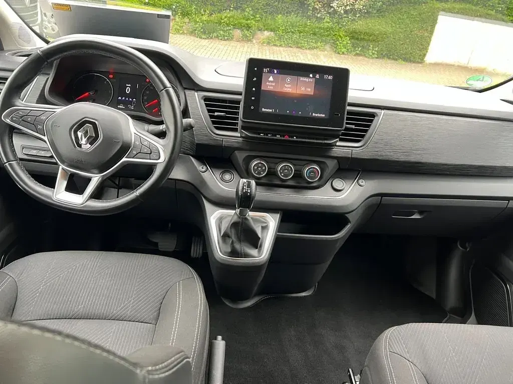 Gebraucht Renault Trafic Life 150 PS (110 kW) 2023 Schwarz Van / Kleinbus