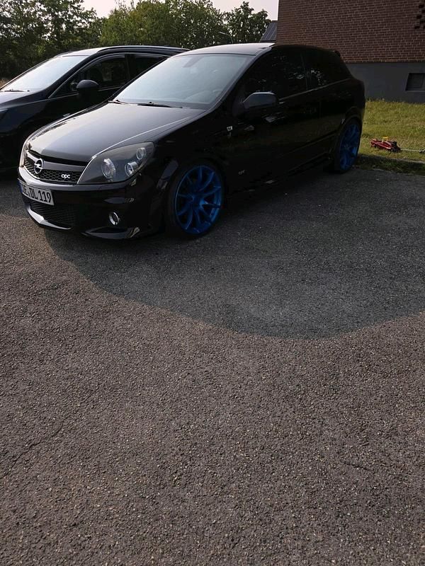 Schwarz Gebraucht 2007 Opel Astra GTC OPC Coupé | 9.500 € - Bild 1/4