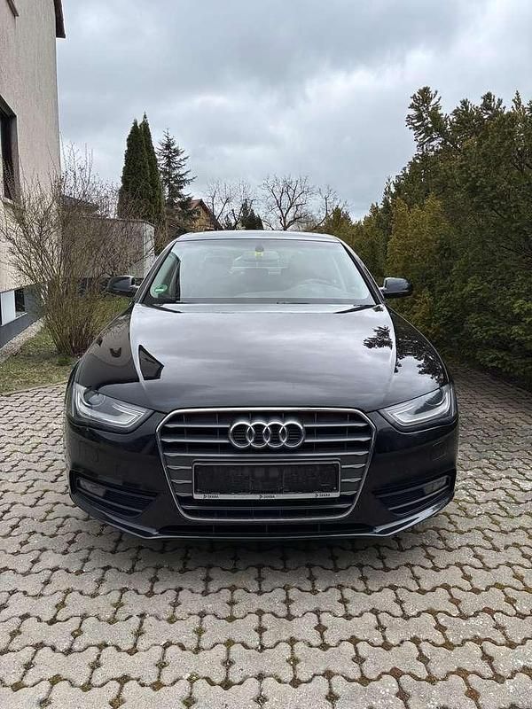 Gebraucht Audi A4 Attraction 143 PS (105 kW) 2012 Schwarz Limousine